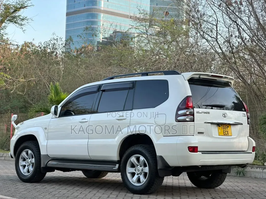 Toyota Land Cruiser Prado 2006 White
