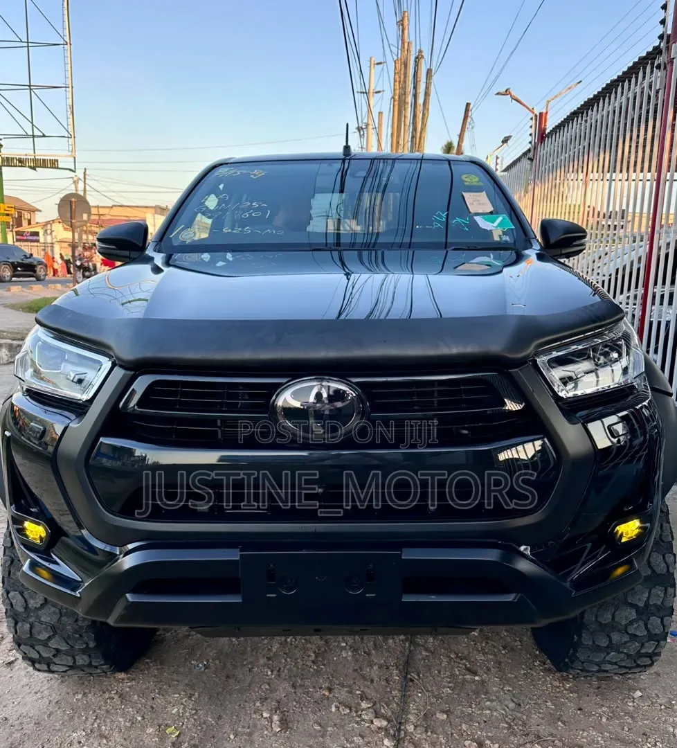 Toyota Hilux 2021 Black