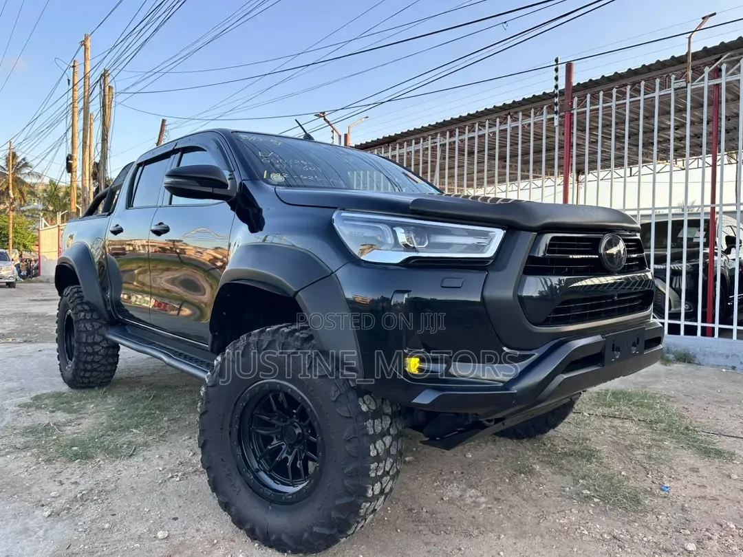 Toyota Hilux 2021 Black
