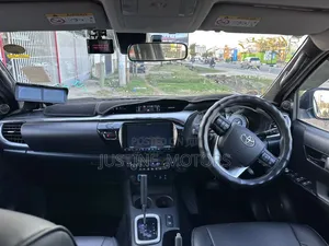 Toyota Hilux 2021 Black