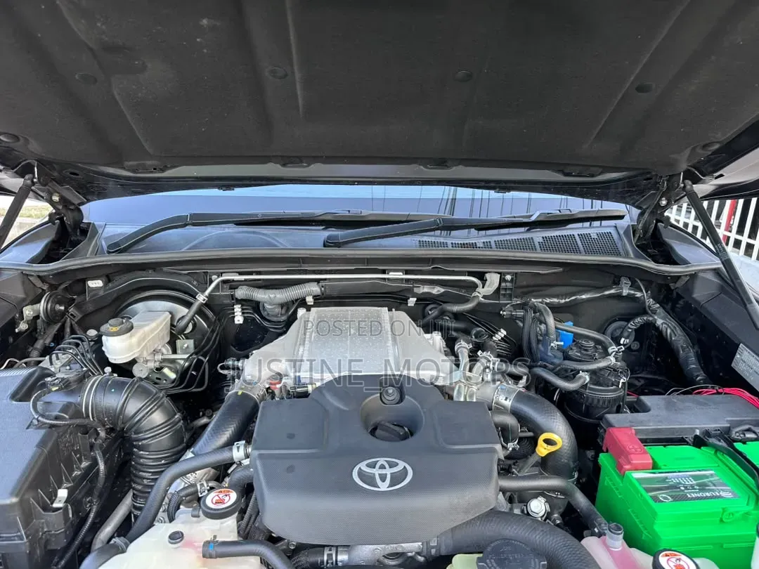 Toyota Hilux 2021 Black