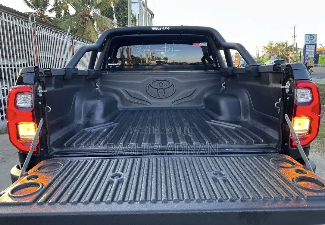 Toyota Hilux 2.4 Diesel 2020 Matt Black