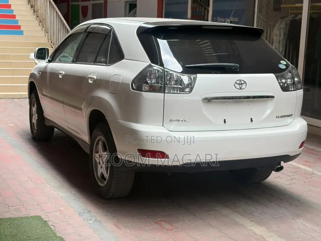 Toyota Harrier 2005 Silver