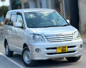 Toyota Noah 2005 Silver