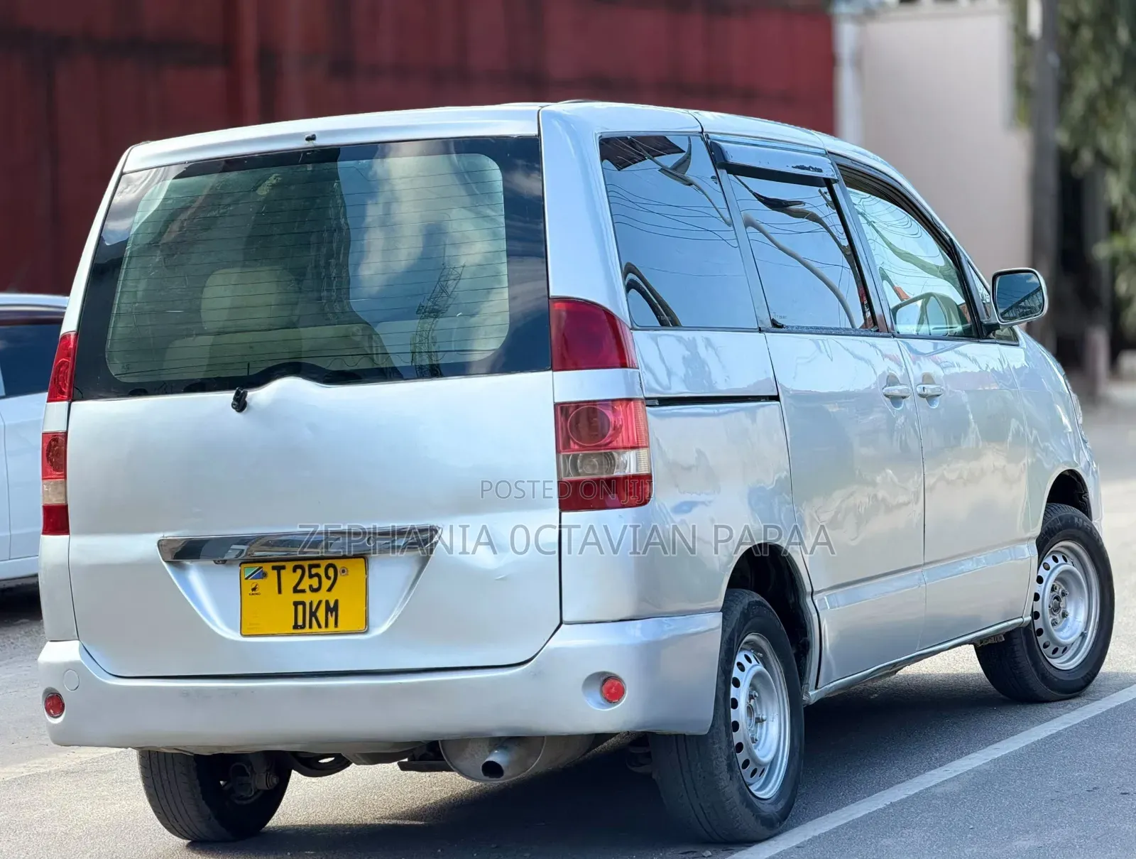 Toyota Noah 2005 Silver
