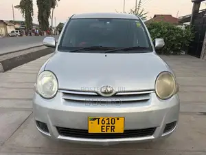 Toyota Sienta 2008 Silver