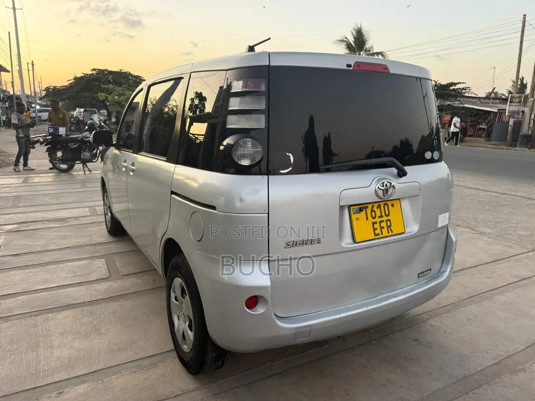Toyota Sienta 2008 Silver