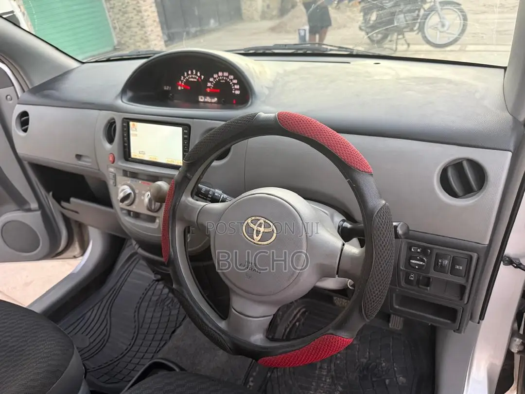 Toyota Sienta 2008 Silver