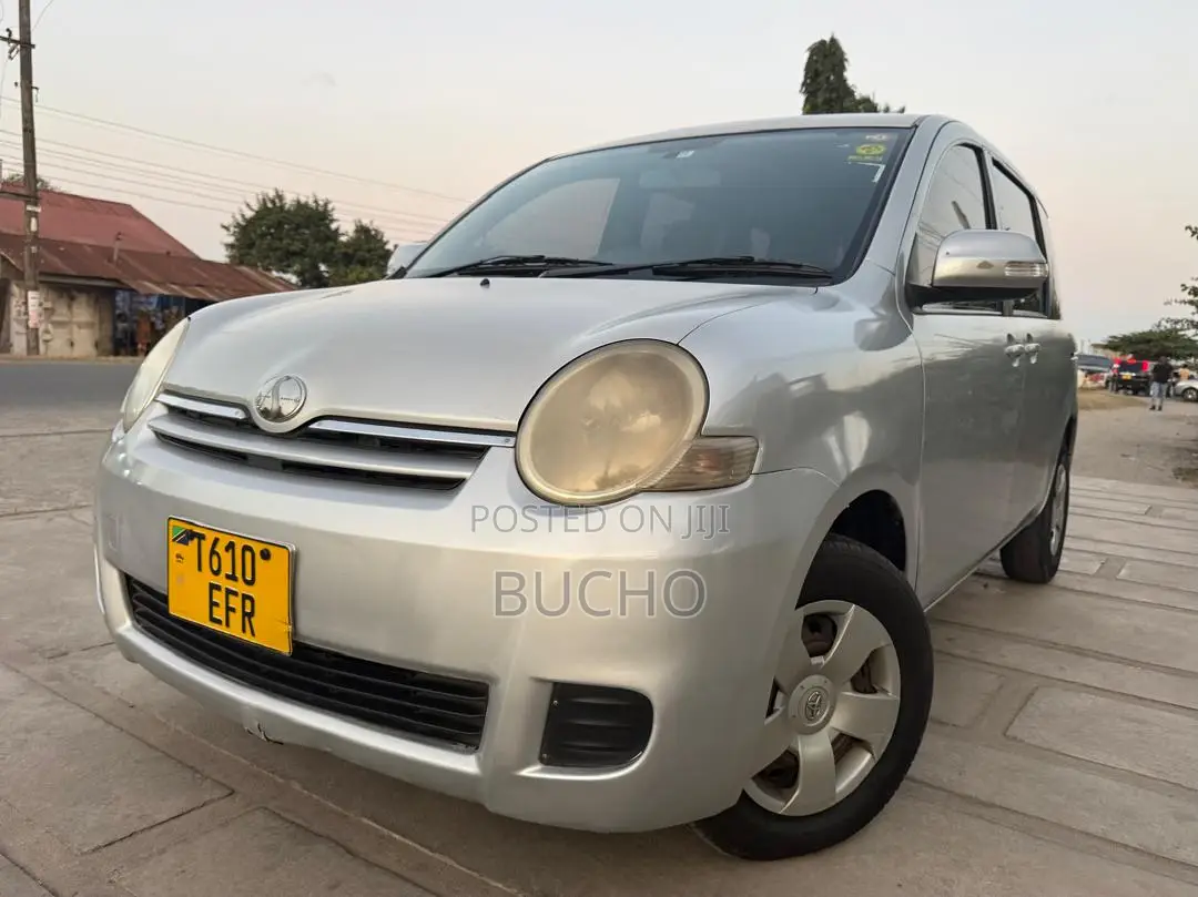 Toyota Sienta 2008 Silver