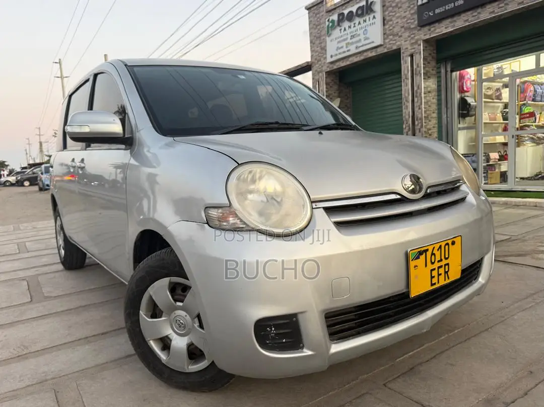 Toyota Sienta 2008 Silver