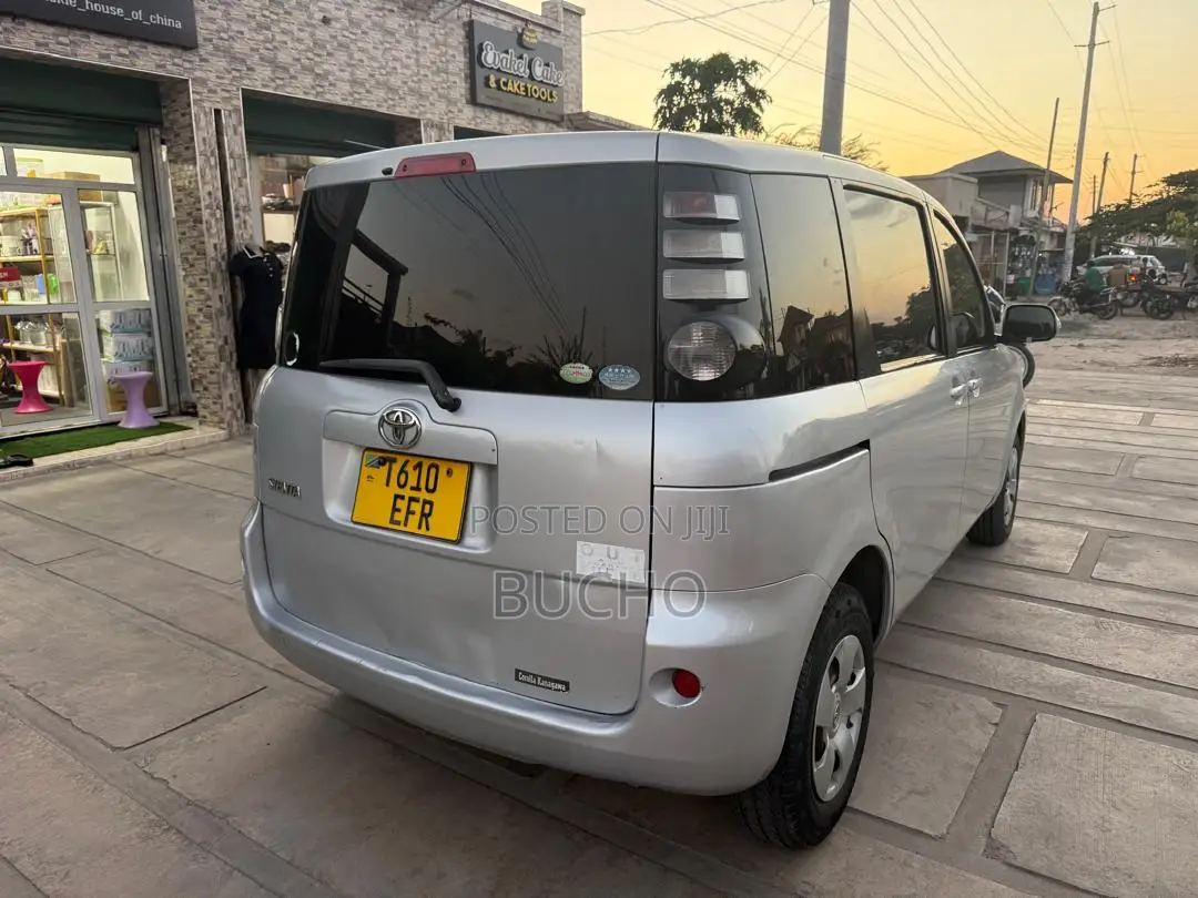 Toyota Sienta 2008 Silver
