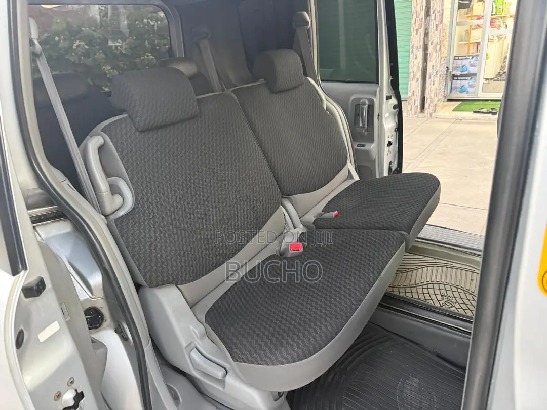 Toyota Sienta 2008 Silver
