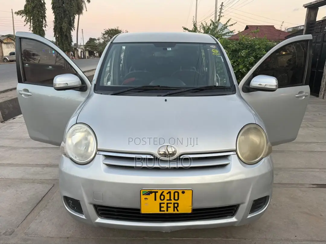 Toyota Sienta 2008 Silver
