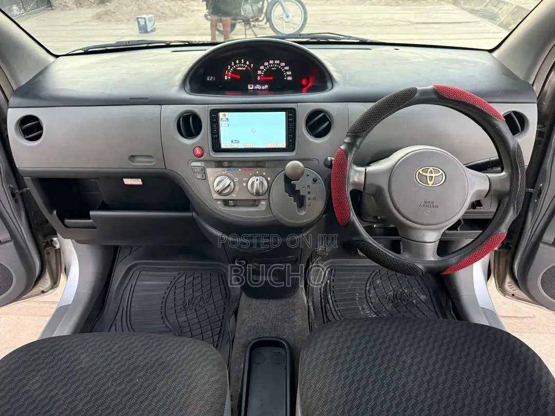 Toyota Sienta 2008 Silver