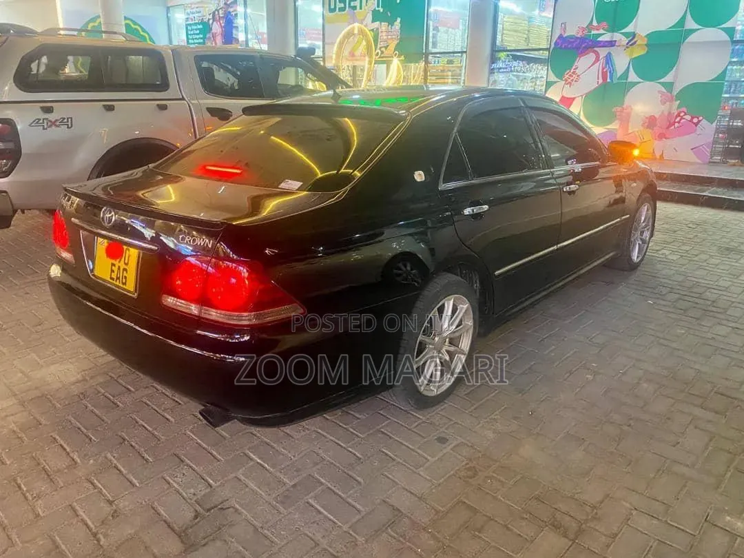 Toyota Crown 2004 Black