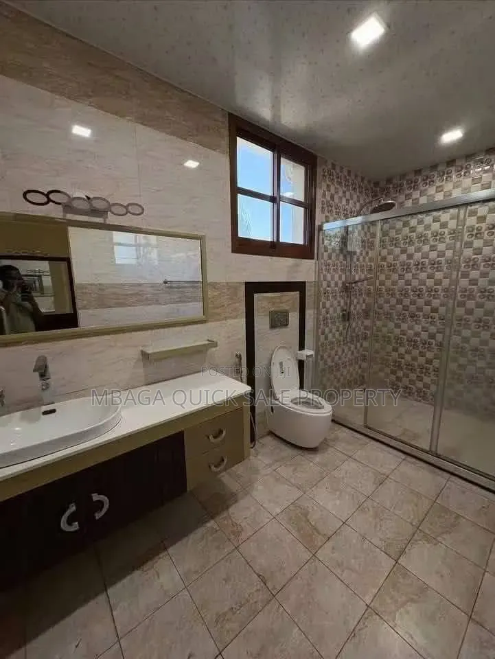 Furnished 3bdrm Villa in Ada Estate for rent