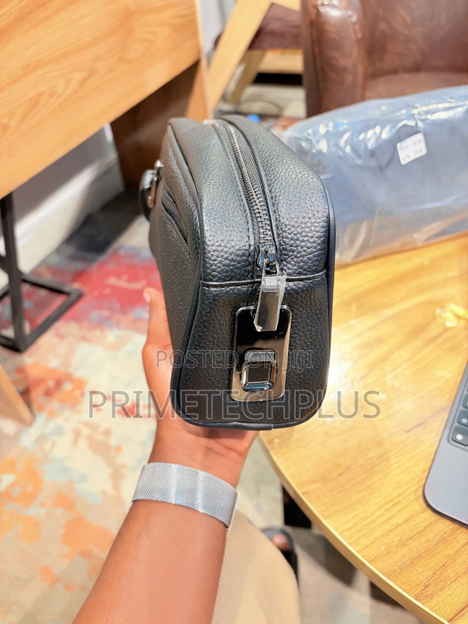 Clutch Bags, Super Quality , Finger Print 75,000 Fingerless 35,000