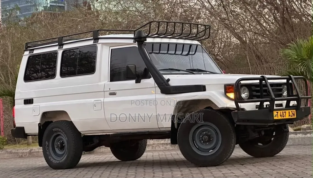 Toyota Land Cruiser 2002 White