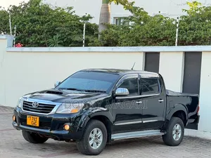 Toyota Hilux 2013 Black