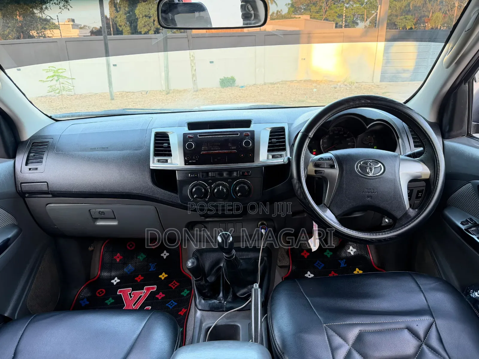 Toyota Hilux 2013 Black