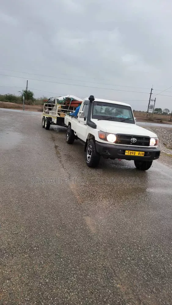 Toyota Land Cruiser 2007 White