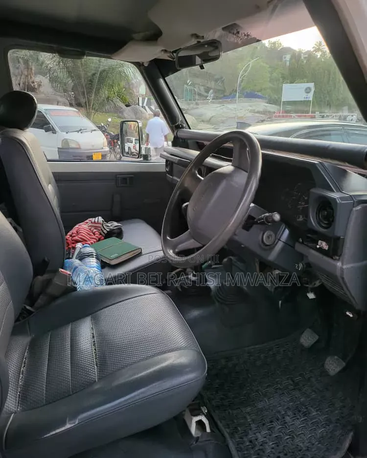 Toyota Land Cruiser 2007 White