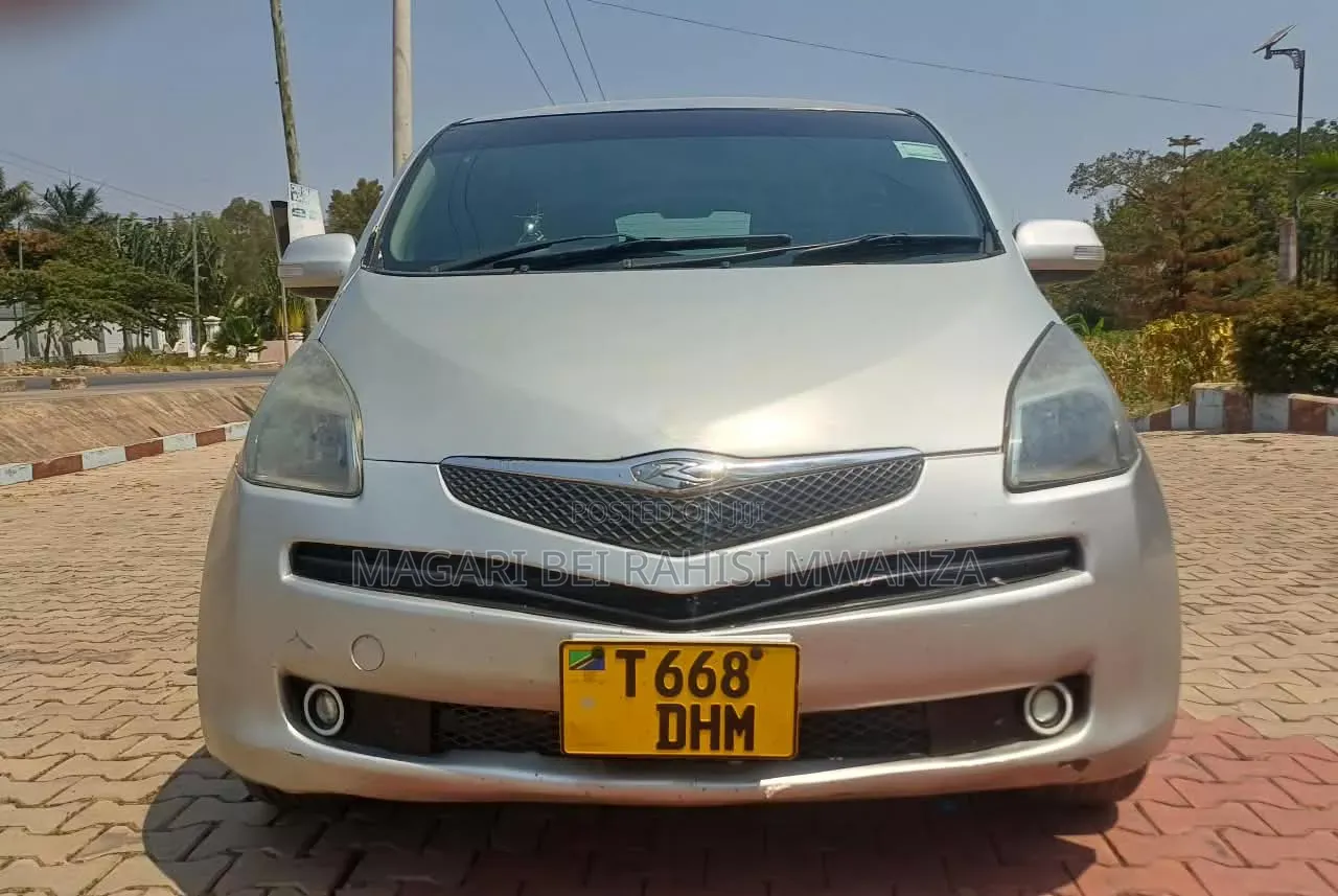 Toyota Ractis 2008 Silver