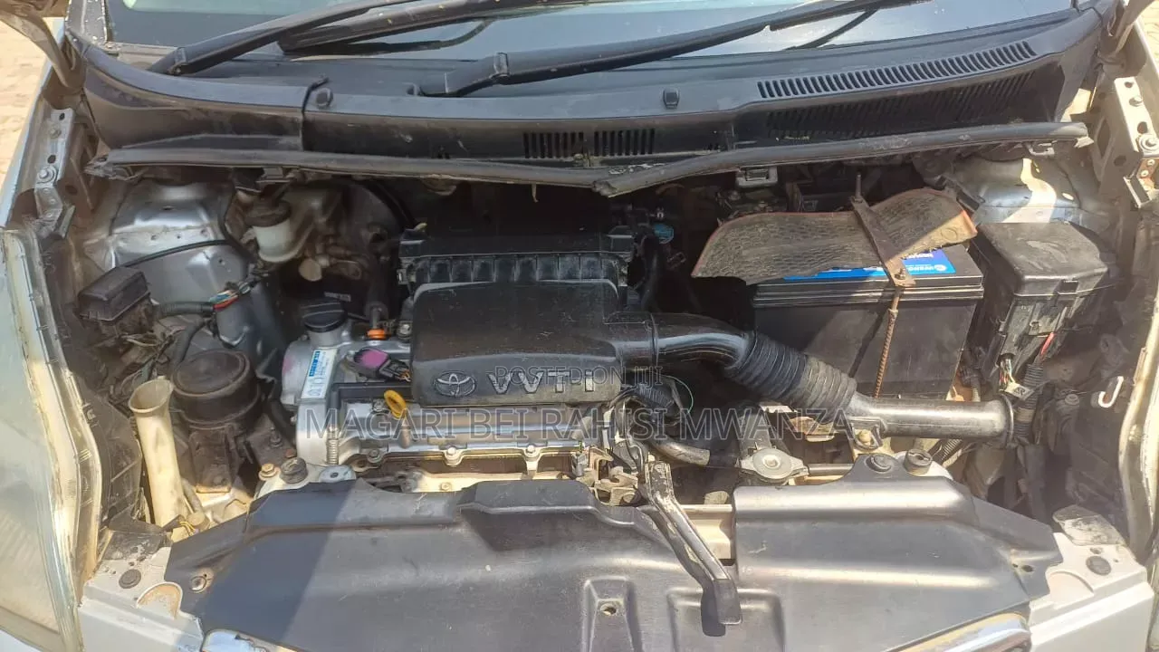 Toyota Ractis 2008 Silver