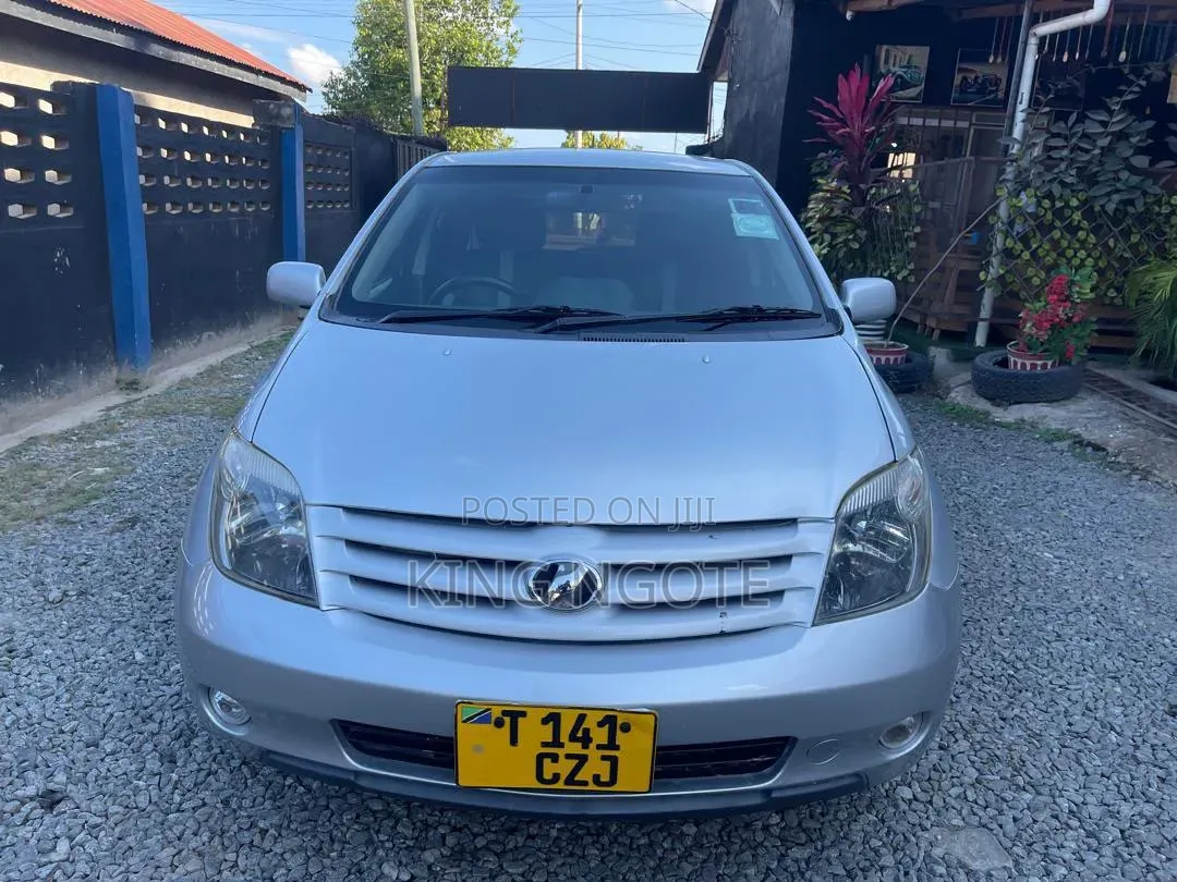 Toyota IST 2005 Silver