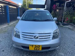 Toyota IST 2005 Silver