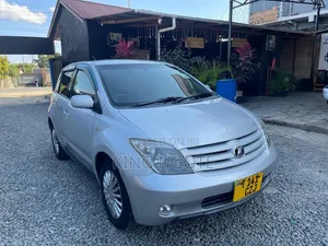 Toyota IST 2005 Silver