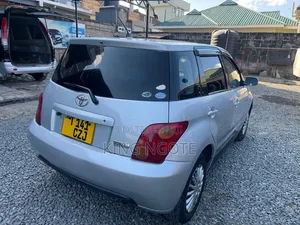 Toyota IST 2005 Silver