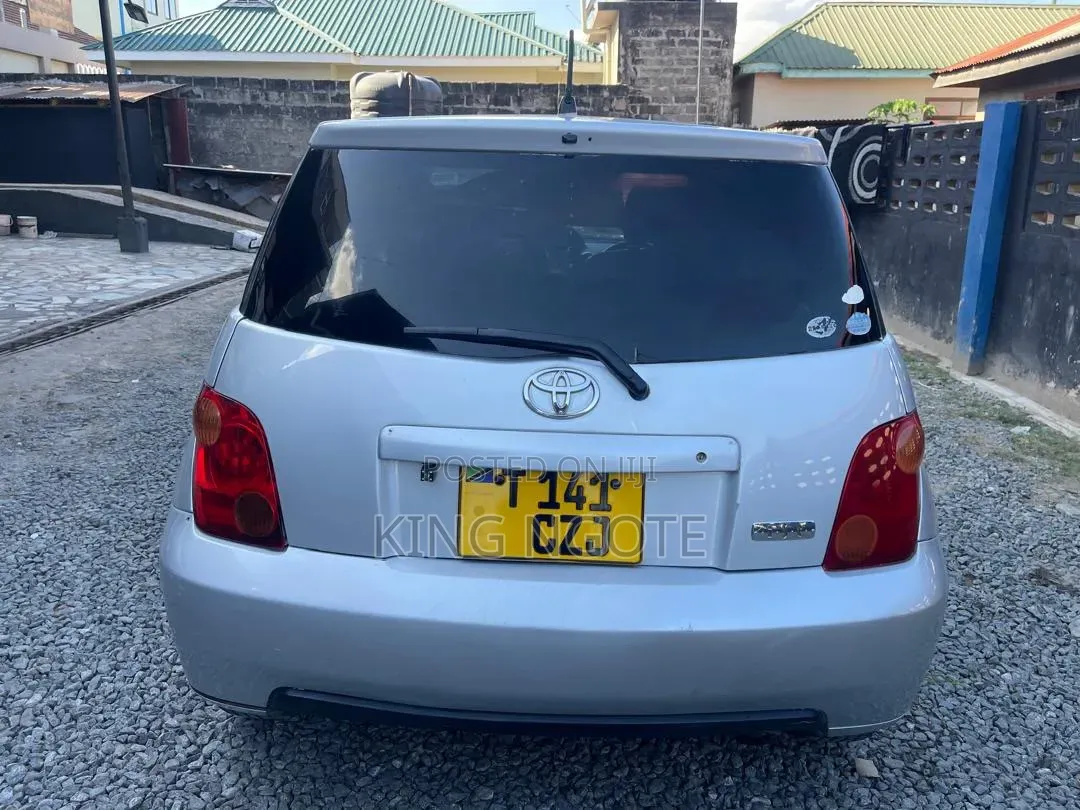 Toyota IST 2005 Silver