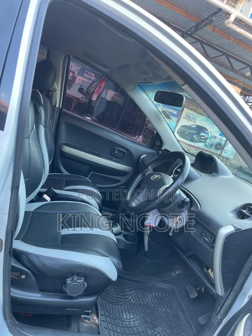 Toyota IST 2005 Silver