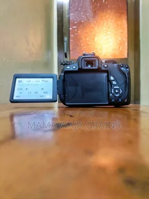 Original Canon 700D Used Like New With 18-55mm Lens + All Accessories