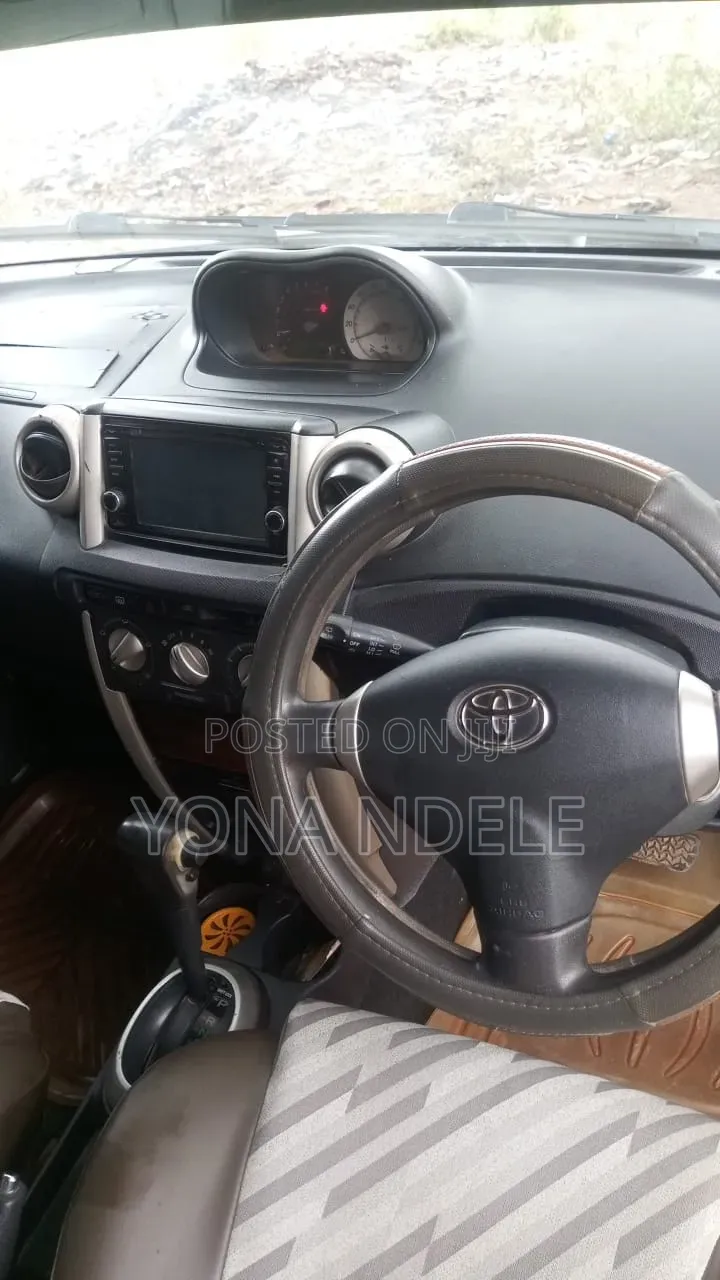 Toyota IST 2007 White