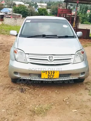 Toyota IST 2004 Silver