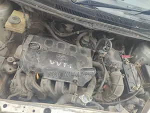 Toyota IST 2004 Silver