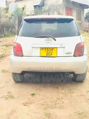 Toyota IST 2004 Silver