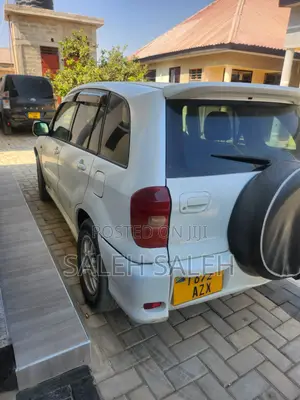 Toyota RAV4 Base AWD 2001 Off white