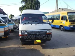 Toyota HiAce 2000 White