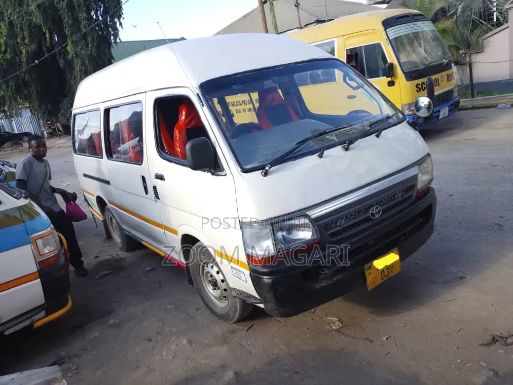 Toyota HiAce 2000 White