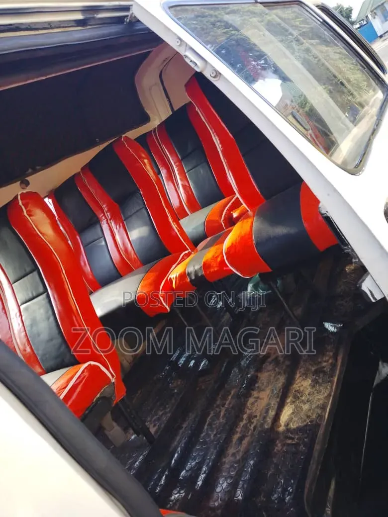 Toyota HiAce 2000 White