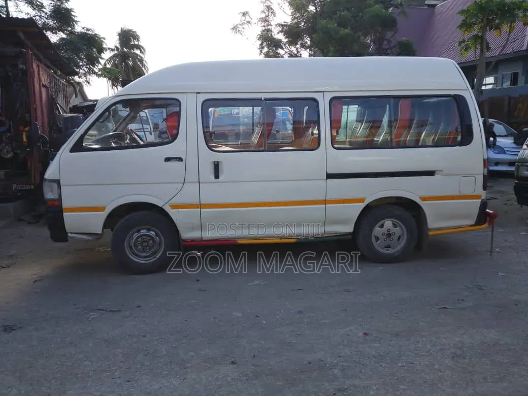 Toyota HiAce 2000 White