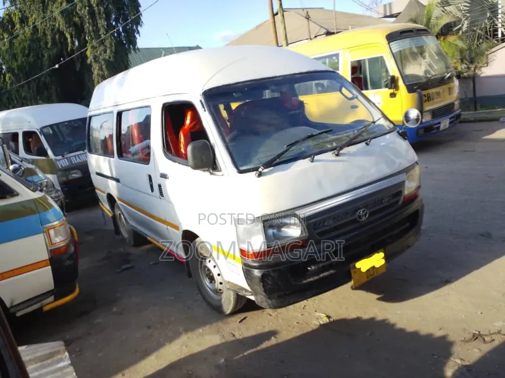 Toyota HiAce 2000 White