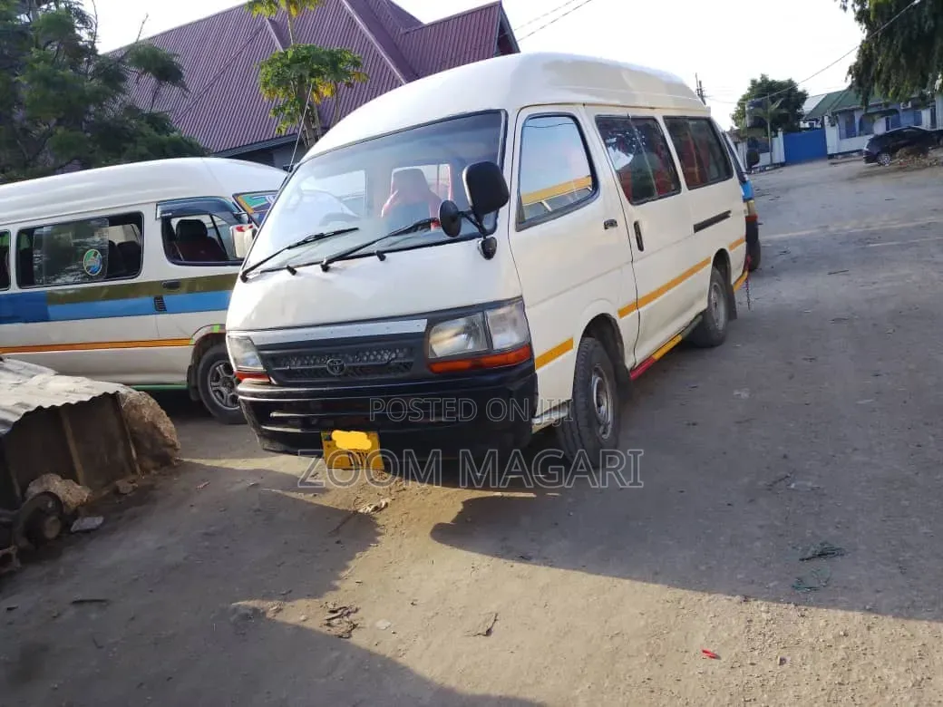 Toyota HiAce 2000 White