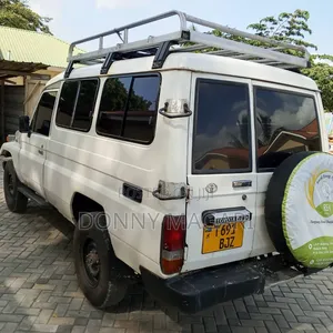 Toyota Land Cruiser 2010 White