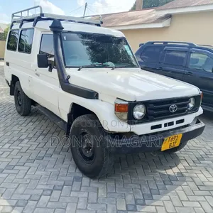 Toyota Land Cruiser 2010 White