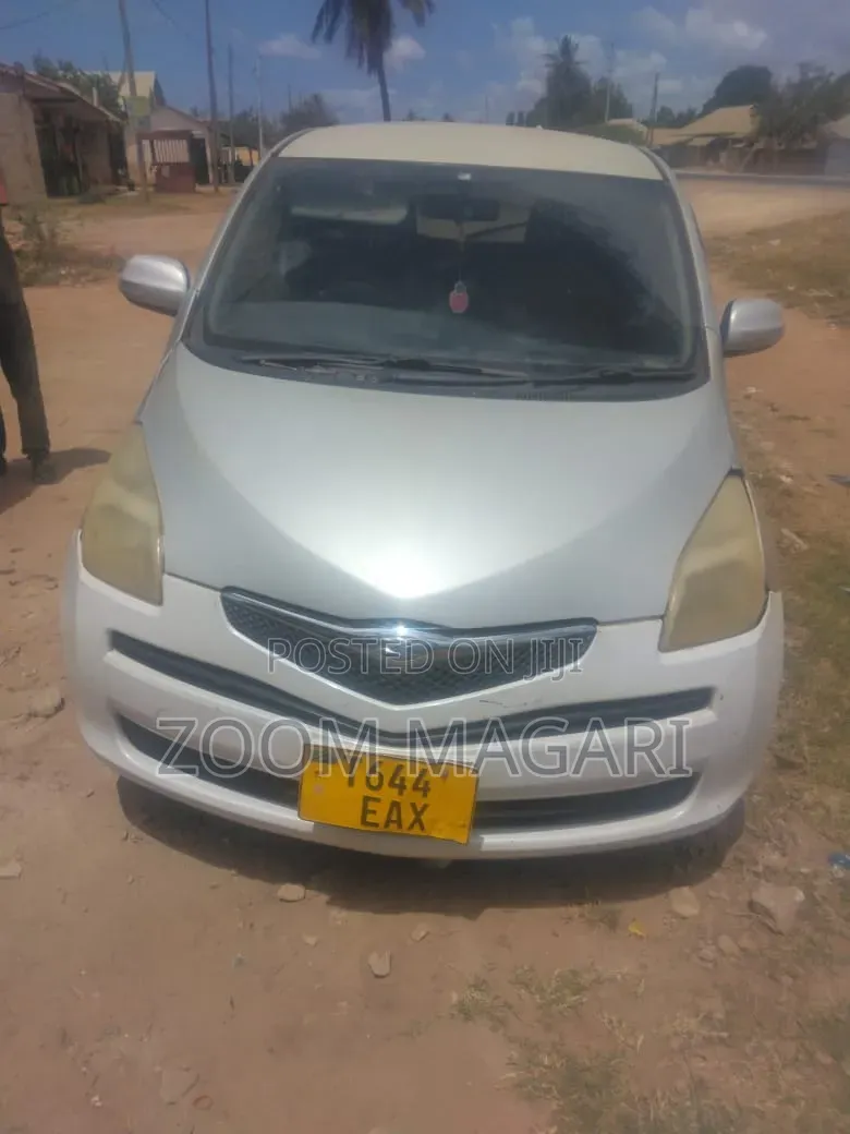 Toyota Ractis 2006 Silver