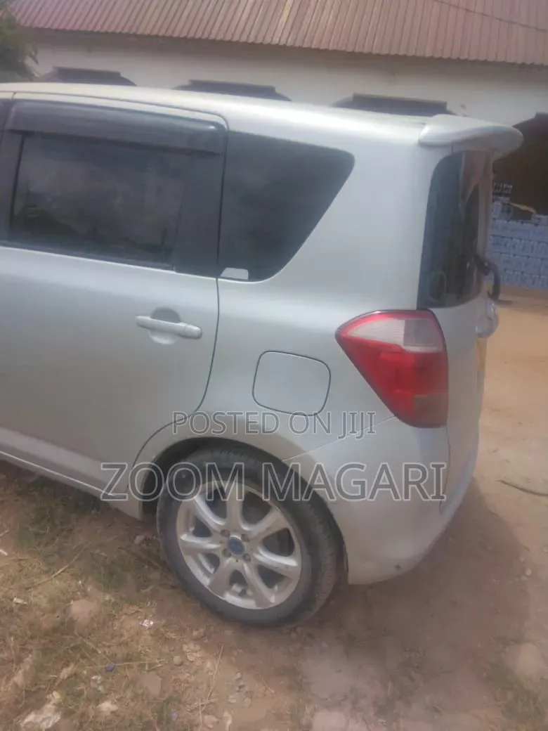 Toyota Ractis 2006 Silver